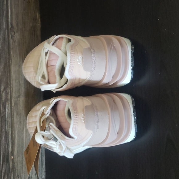 New Nike Waffle One Womens Sneakers Size 7 Beige Outdoor Faux Fur Neutral Casual - Picture 5 of 9